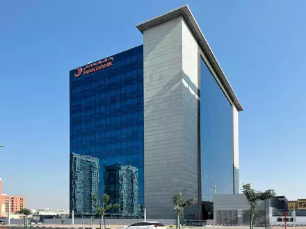 RAKBank Headquarters Building в Дубае - 0