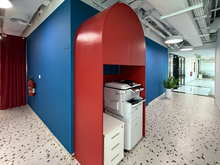 Сервисный офис 1404 sqft - 2