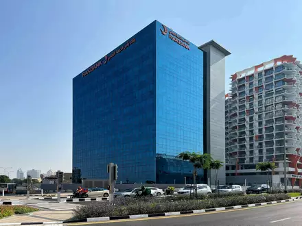 RAKBank Headquarters Building в Дубае - 1
