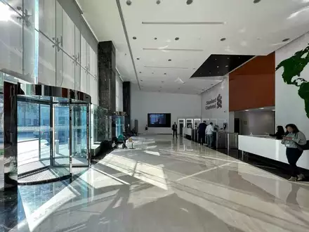 Standard Chartered Bank Building в Дубае - 3