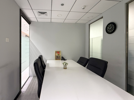 Сервисный офис 235 sqft - 1