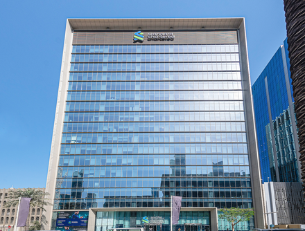 Бизнес-центр Regus Standard Chartered Tower в Дубае - 1