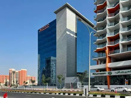 RAKBank Headquarters Building в Дубае - 3