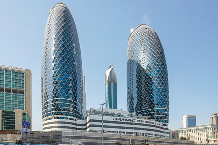 Бизнес-центр Damac Park Towers в Дубае - 0