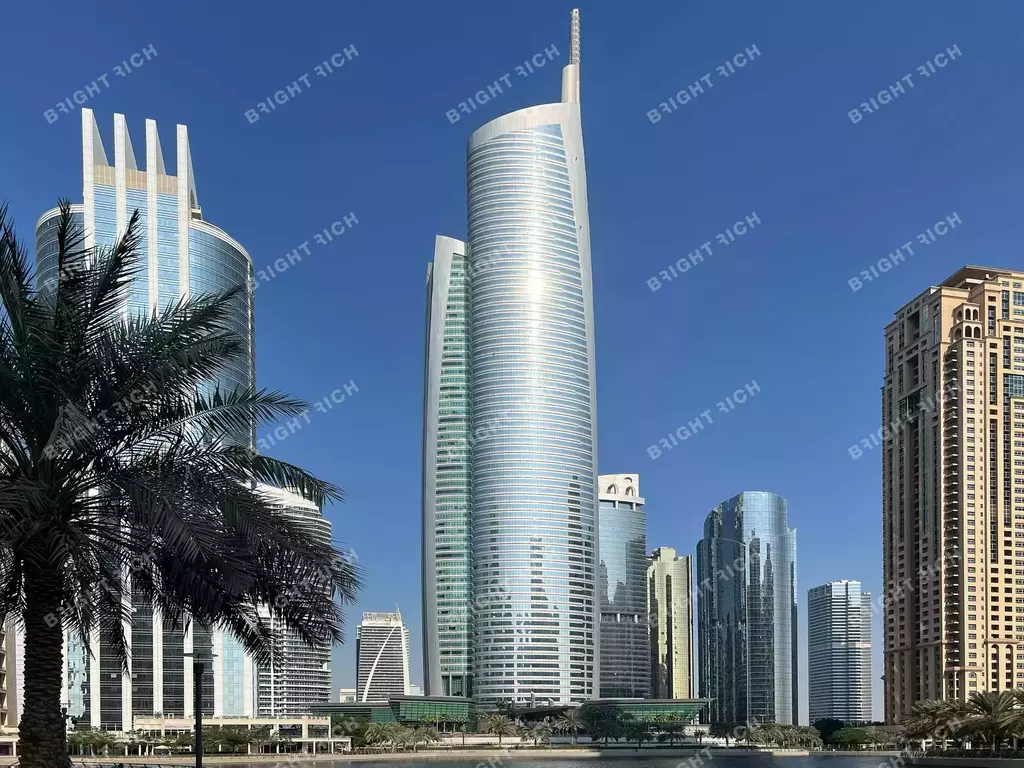 Almas Tower в Дубае