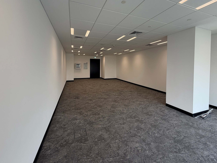 Офис 6055 sqft - 0