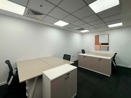 Сервисный офис 200 sqft